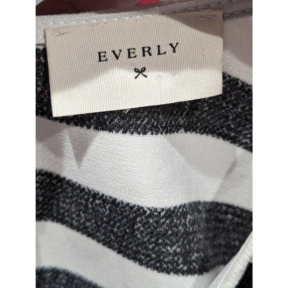 Everly Black and white Striped Blouse Women's size Large - Picture 3 of 5